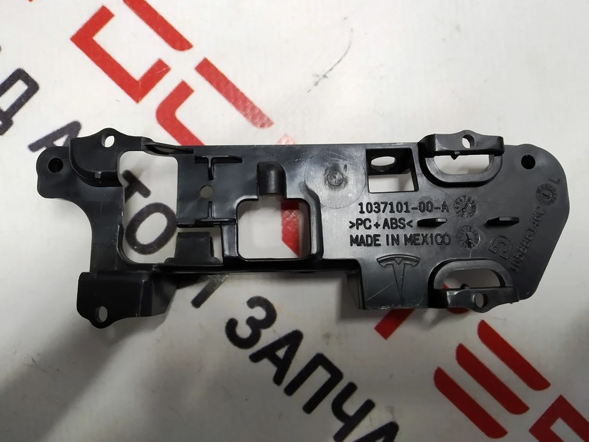 8 Bracket for the control unit power windows and driver's door mirrors Tesla model X 1028641-00-A