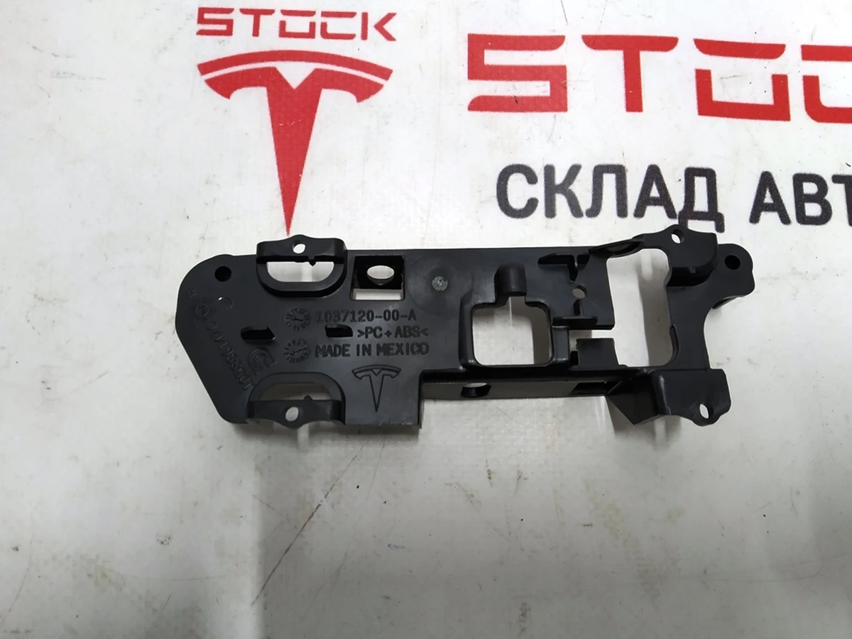 9 Bracket, front right door power window control unit Tesla Model X 1003749-00-B