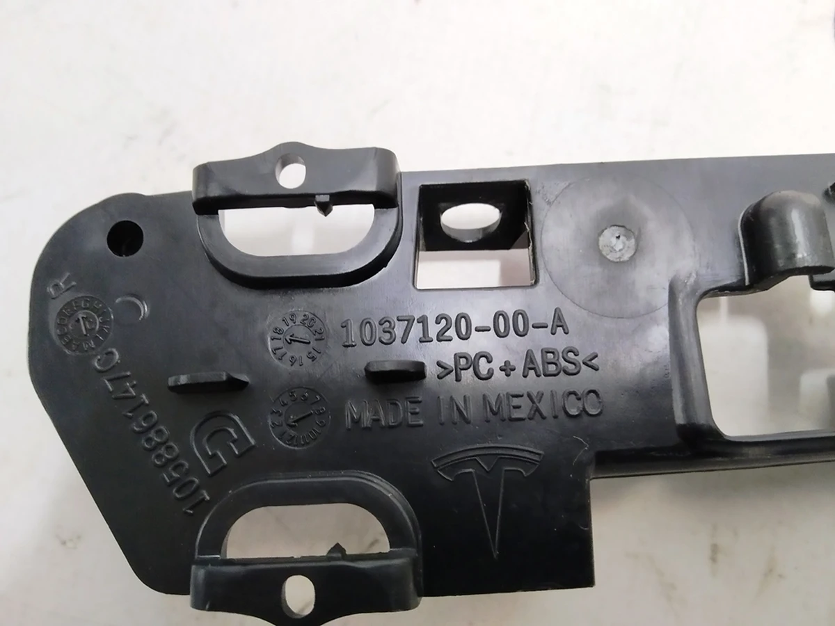 9 Bracket, front right door power window control unit Tesla Model X 1003749-00-B