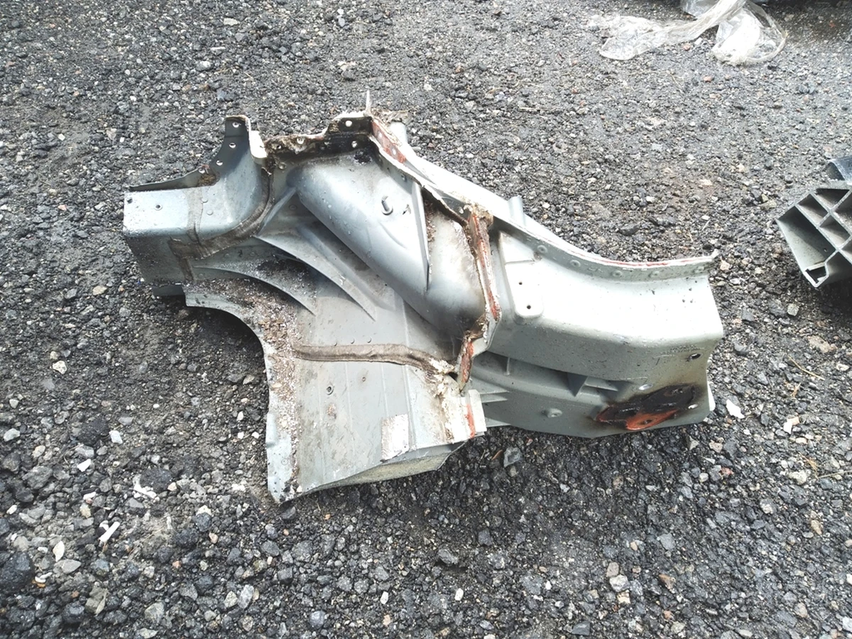2 Quarter front left lower part without A-pillar Tesla model X 1037216-S0-A