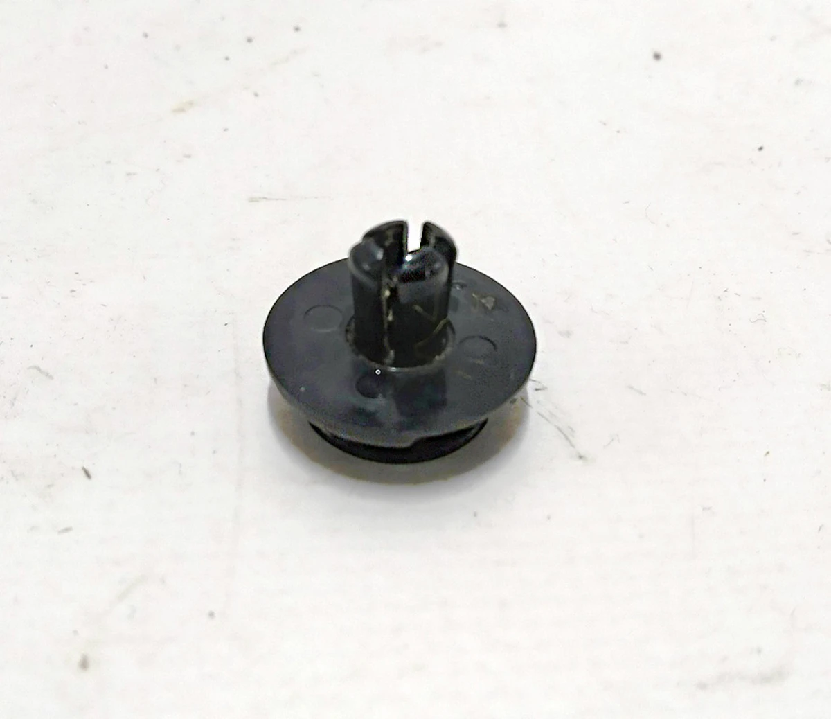 13 Battery Plate Mount Clip CLIP,PUSH-PULL,7.0 HOLE,20.0 OD,11.5L Tesla model X S REST 1037218-00-B