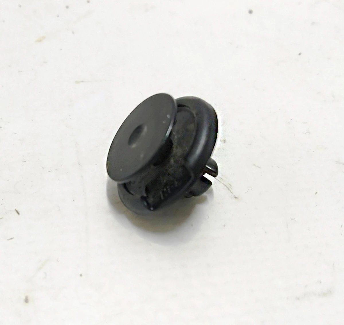 13 Battery Plate Mount Clip CLIP,PUSH-PULL,7.0 HOLE,20.0 OD,11.5L Tesla model X S REST 1037218-00-B