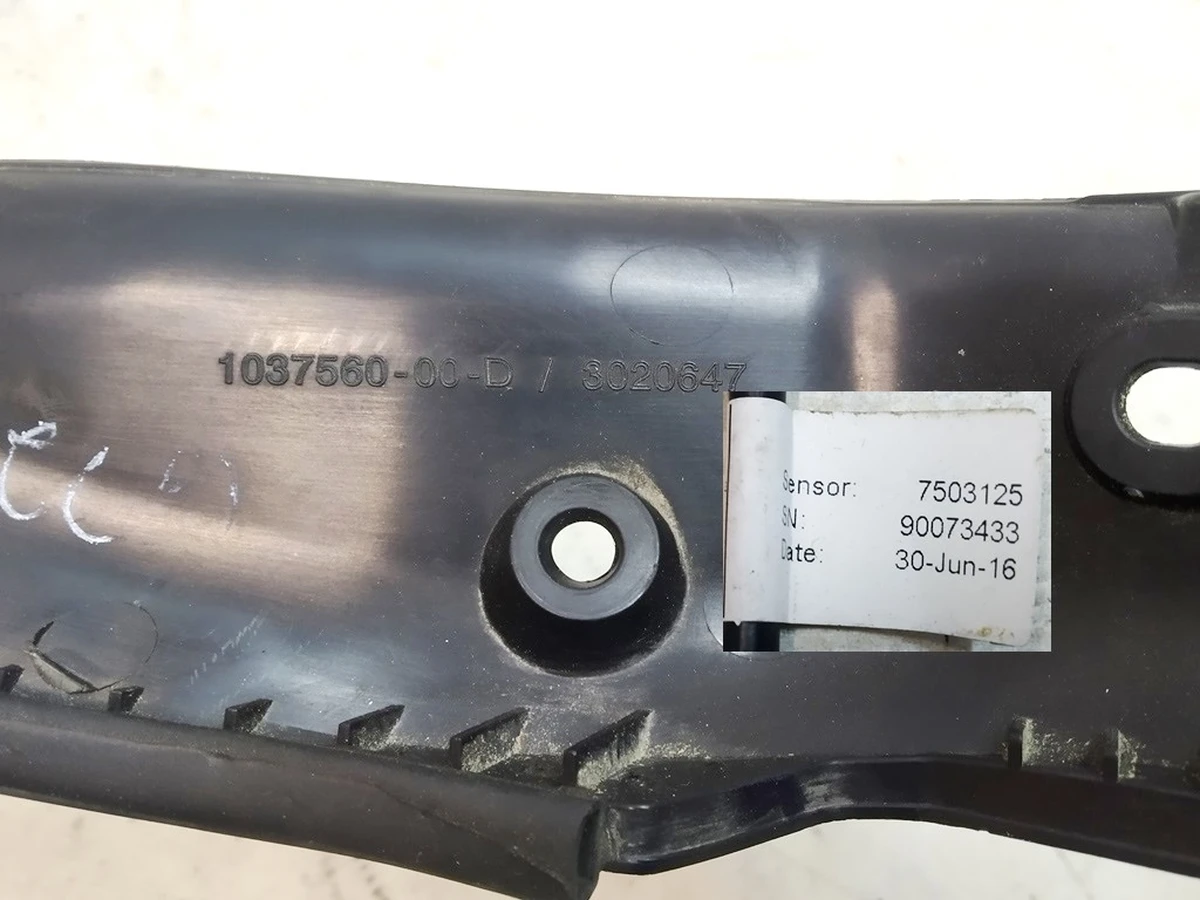 2 Панель с датчиком закрытия задней левой двери задняя Tesla Model X 1037560-00-F