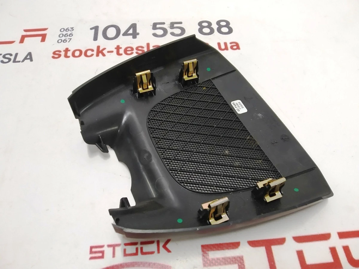 3 Облицовка кронштейна зеркала заднего вида и монокамеры задняя Tesla model S, model S REST 1037573-00-C
