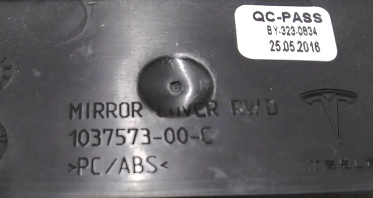 3 Облицювання кронштейна дзеркала заднього виду та монокамери задня Tesla model S, model S REST 1037573-00-C