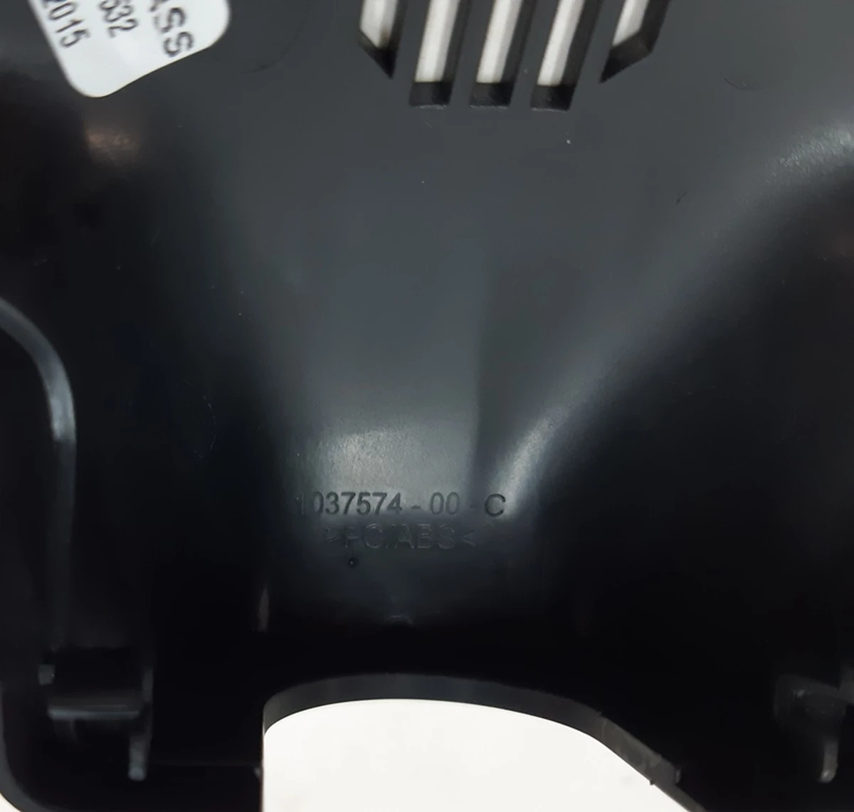 4 Облицювання кронштейна дзеркала заднього виду та монокамери передня Tesla model S, model S REST 1037574-00-C