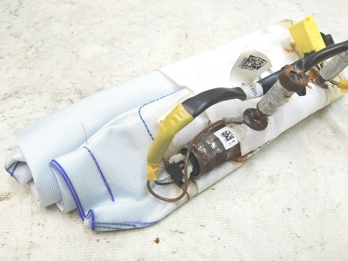 2 Passenger Seat Airbag 60/40 (oxidation) LH Tesla model X 1037581-00-E