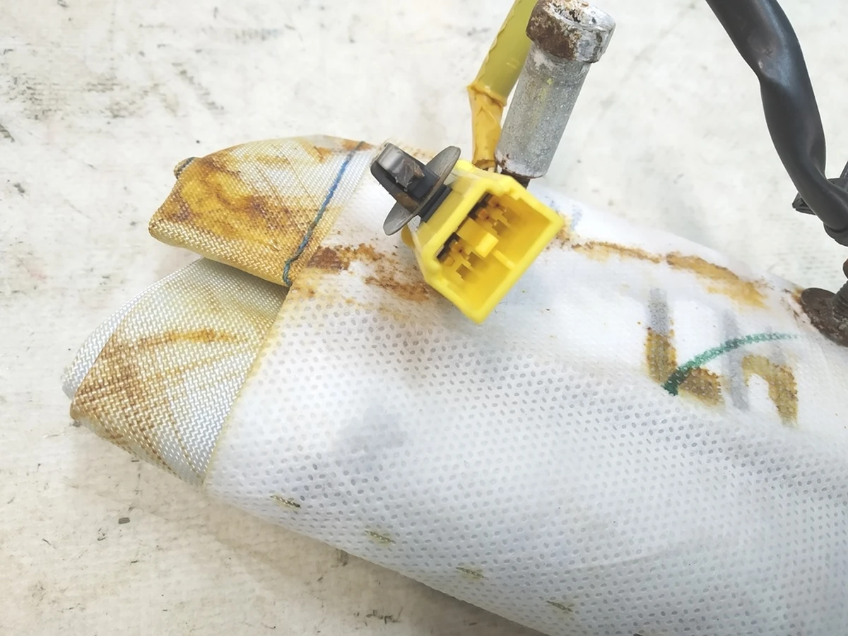 2 Passenger Seat Airbag 60/40 (oxidation) LH Tesla model X 1037581-00-E