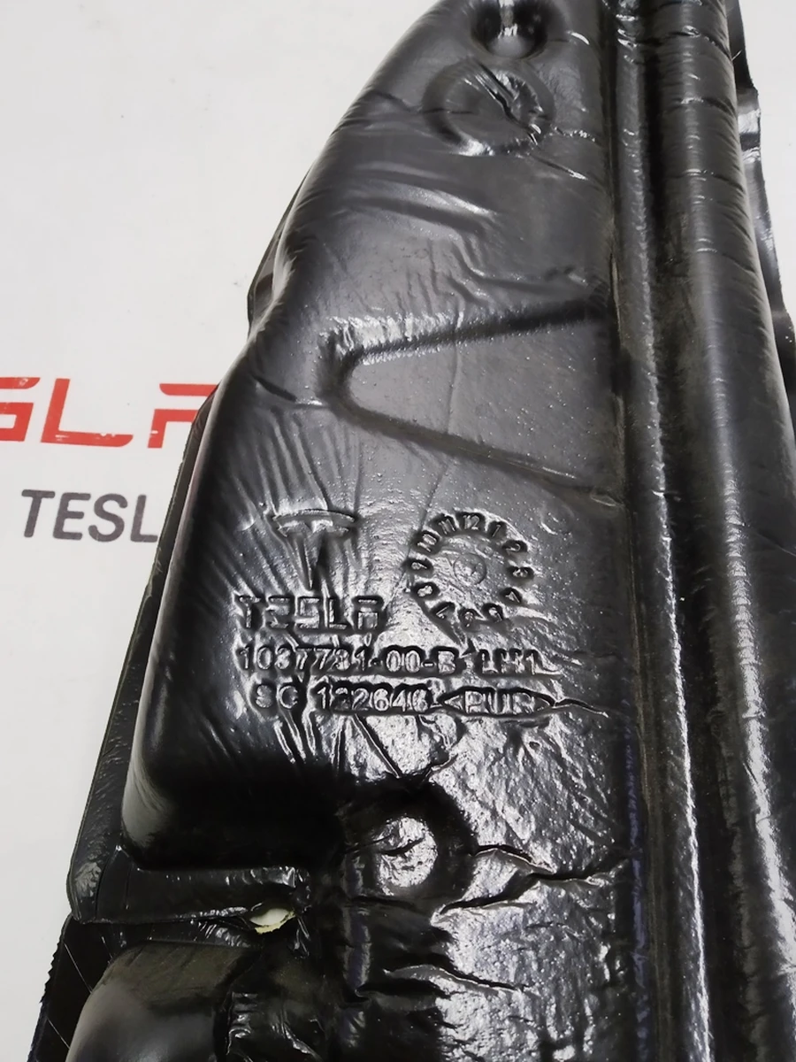 2 Шумоизолятор уплотнитель крыла левый Tesla Model X 1037731-00-B