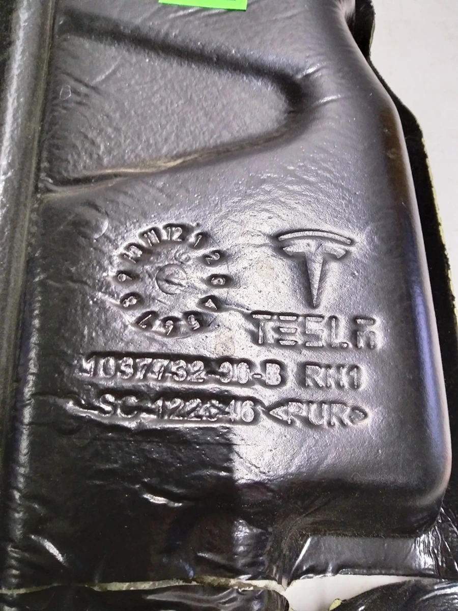 3 Шумоізолятор ущільнювач крила (мова) правий Tesla Model X 1037732-00-B