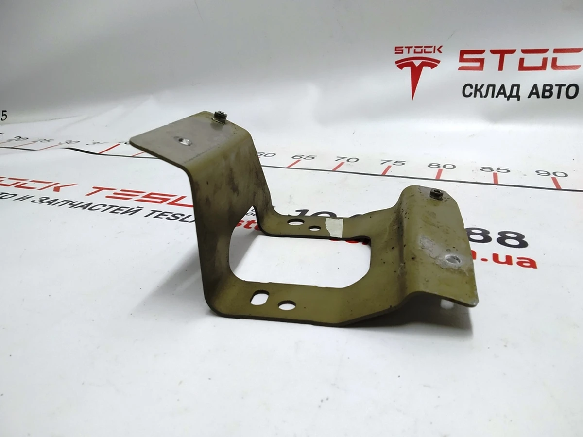 17 Усилитель колесной арки правый Tesla model S, model S REST 1037782-S0-A