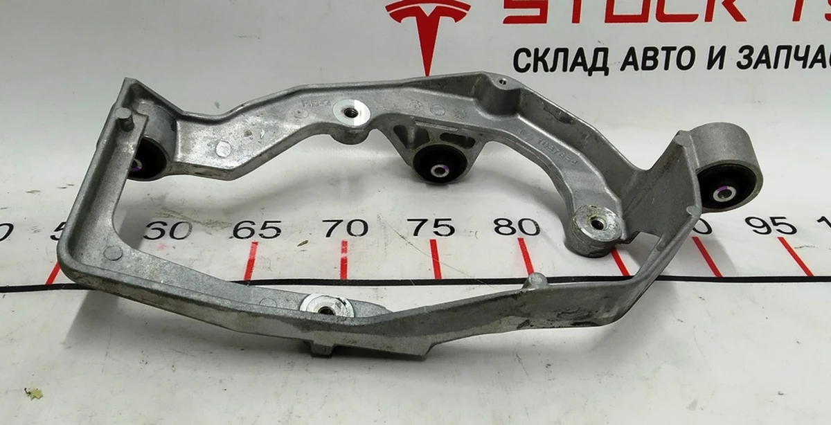 7 Кронштейн компрессора кондиционера AWD Tesla model S, model S REST, model X 1038521-99-F