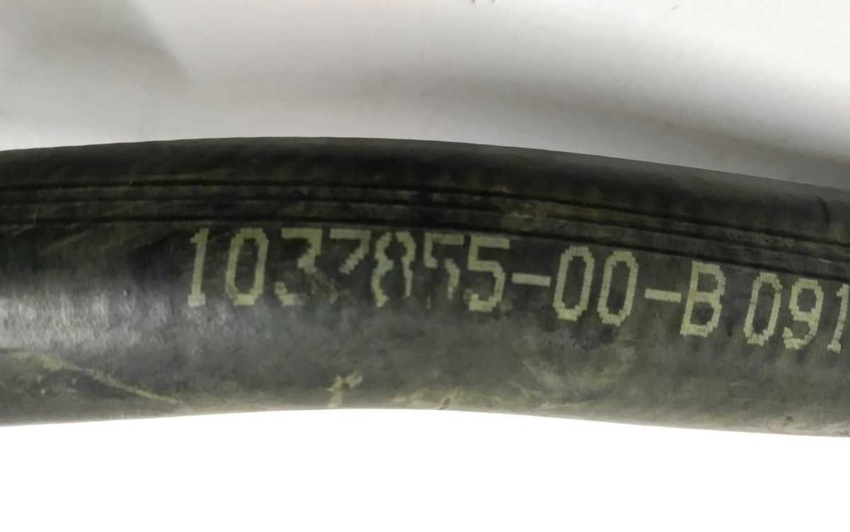 14 Трубка насоса охолодження до розширювального бака Tesla model S 1037855-00-D