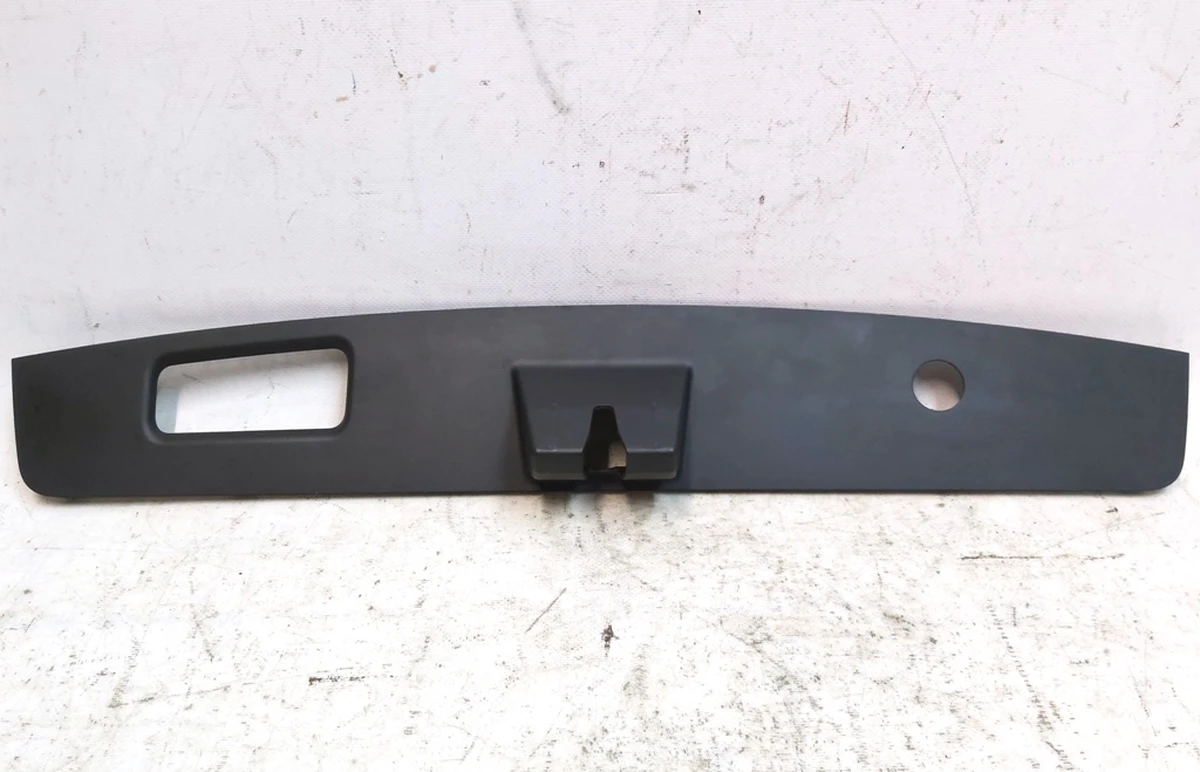 4 ASY,LIFT GATE TRIM-LOWER s/h Tesla model X 1037897-39-E