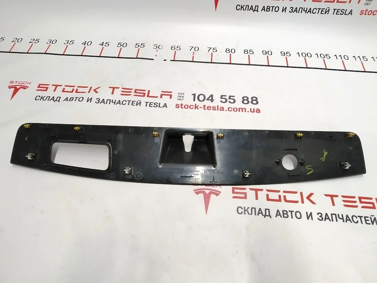 4 Накладка карти кришки багажника нижня Tesla model X 1037897-39-E