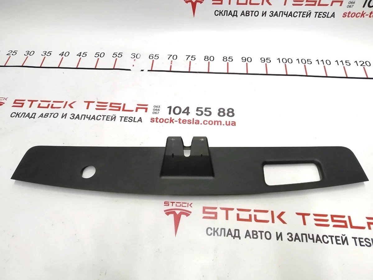 4 Накладка карти кришки багажника нижня Tesla model X 1037897-39-E