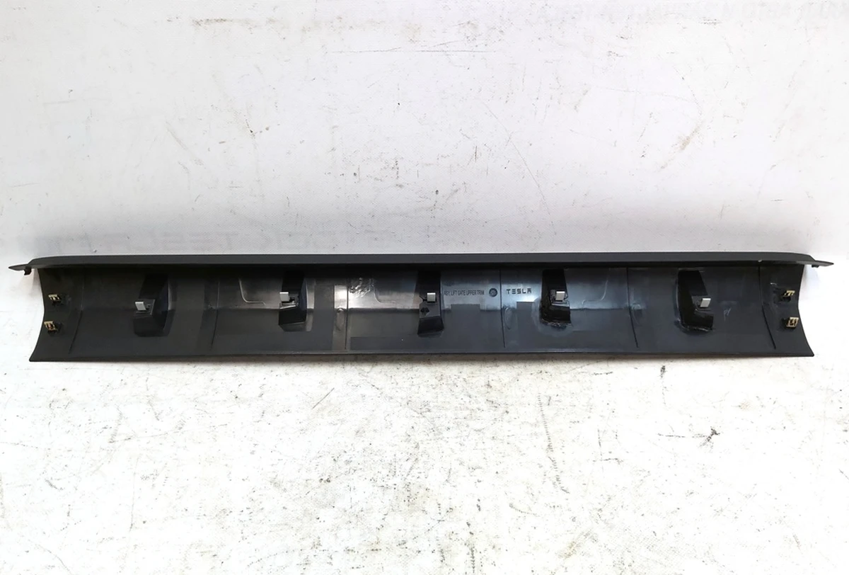 16 ASY, LIFT GATE TRIM-UPPER with damage Tesla model X 1037906-50-E