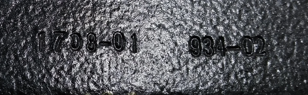 16 Петля вторинна (міжсекційна) передня дверей задніх правих Tesla Model X 1037933-00-L