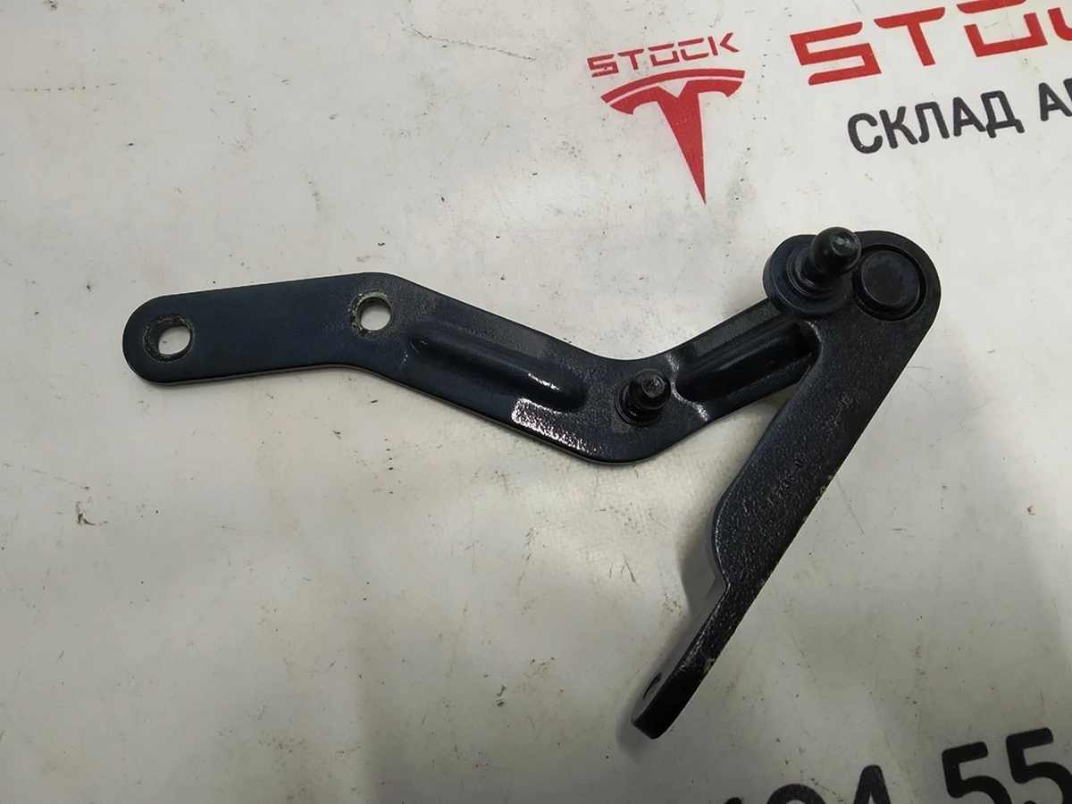 16 Петля вторинна (міжсекційна) передня дверей задніх правих Tesla Model X 1037933-00-L