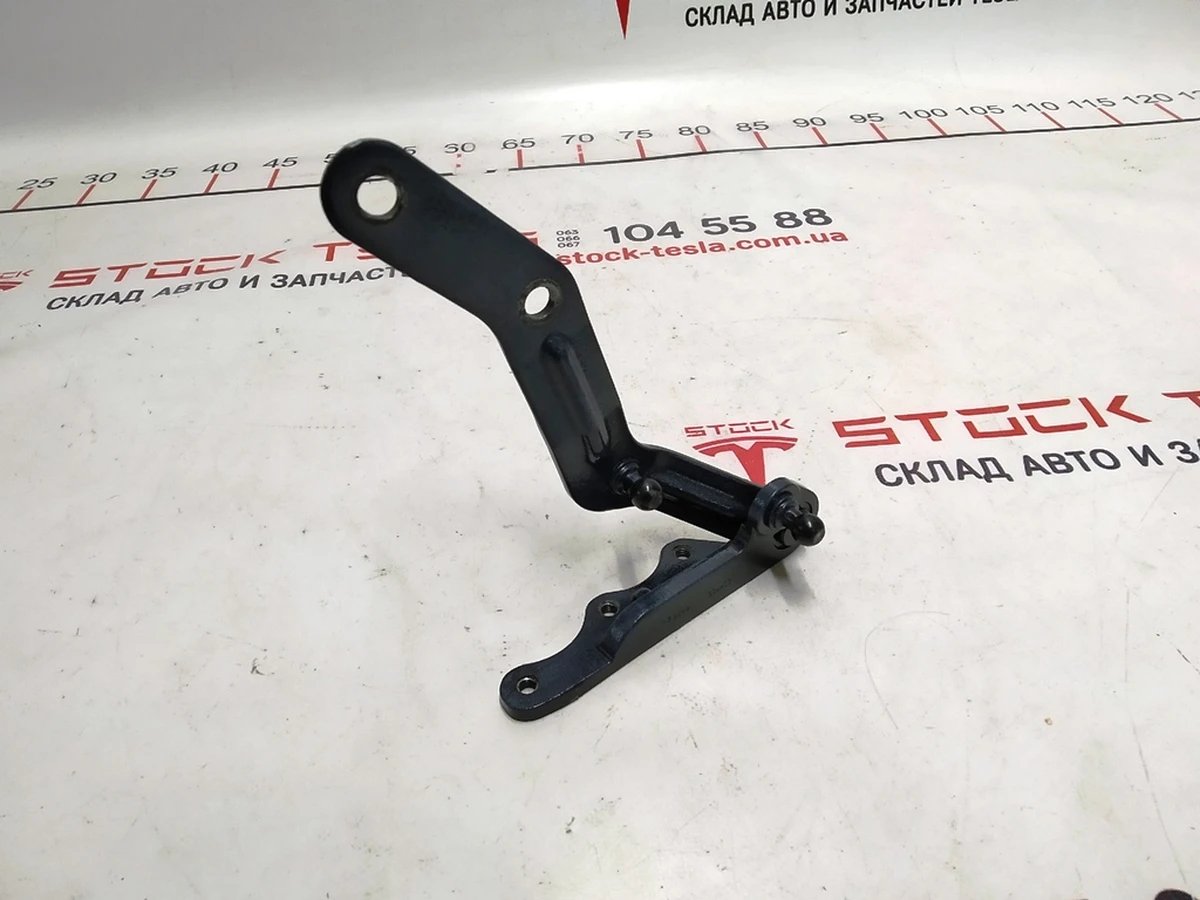 16 Петля вторинна (міжсекційна) передня дверей задніх правих Tesla Model X 1037933-00-L