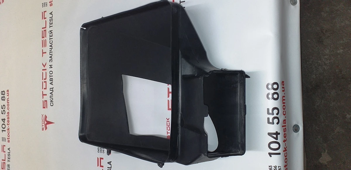 8 Diffuser left radiator RWD Tesla model S 1038057-00-A