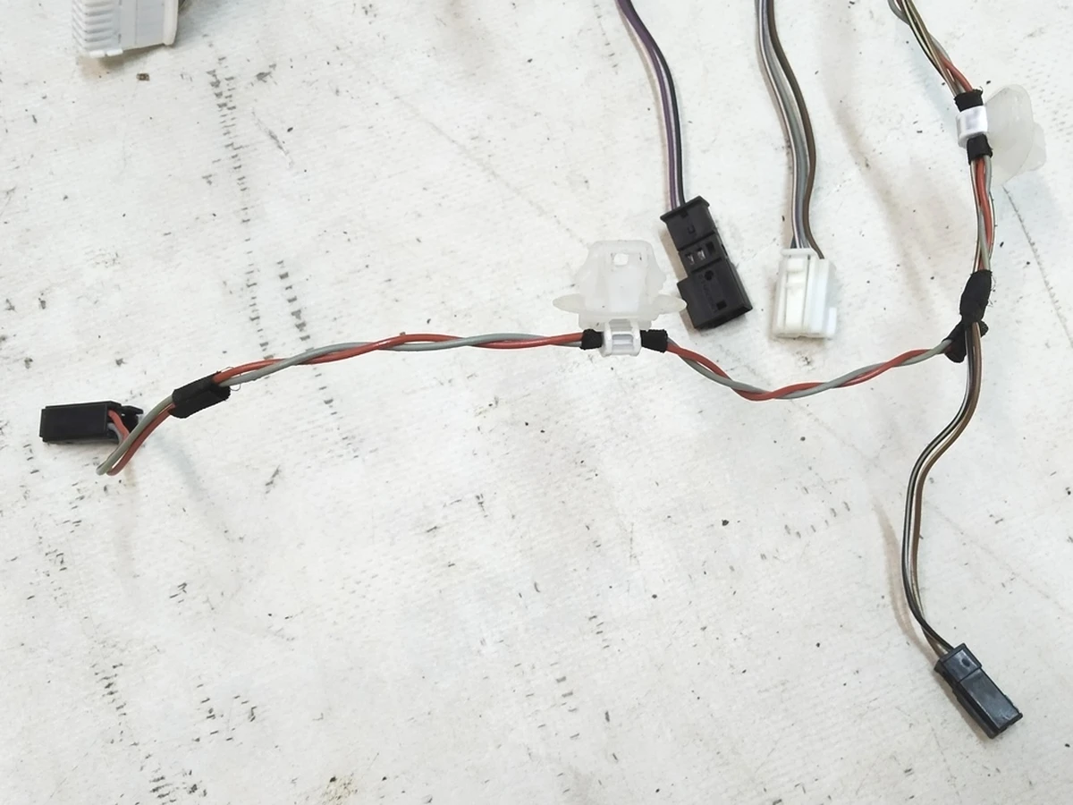 Електропроводка підсвічування двері задньої лівої / правої Tesla Model X 1038205-00-D