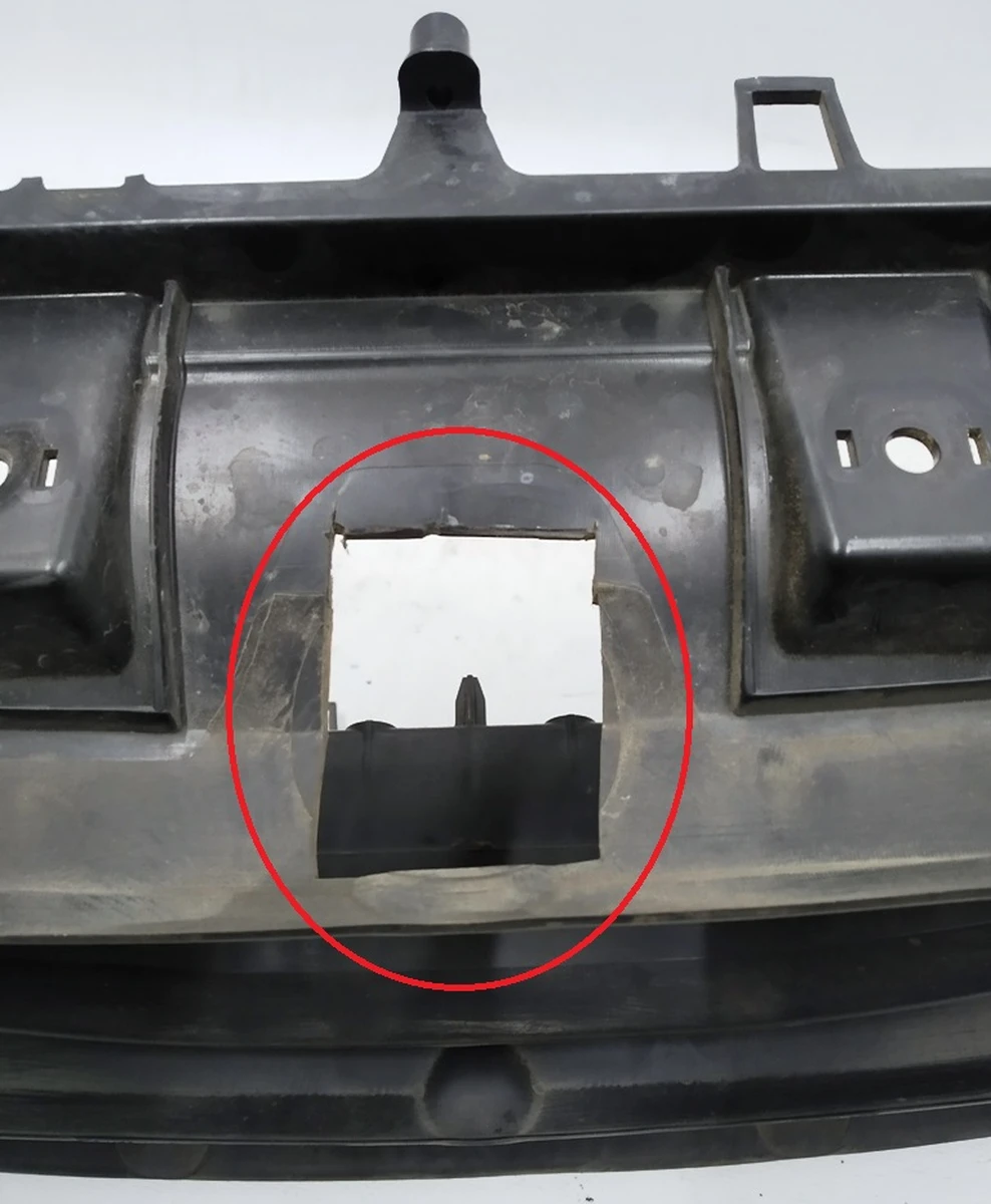 1 Front rubber cover of the central radiator (under the radar) with damage Tesla model S 1038208-00-B
