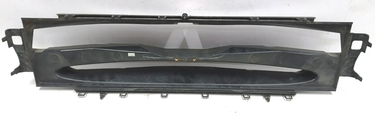 1 Front rubber cover of the central radiator (under the radar) with damage Tesla model S 1038208-00-B