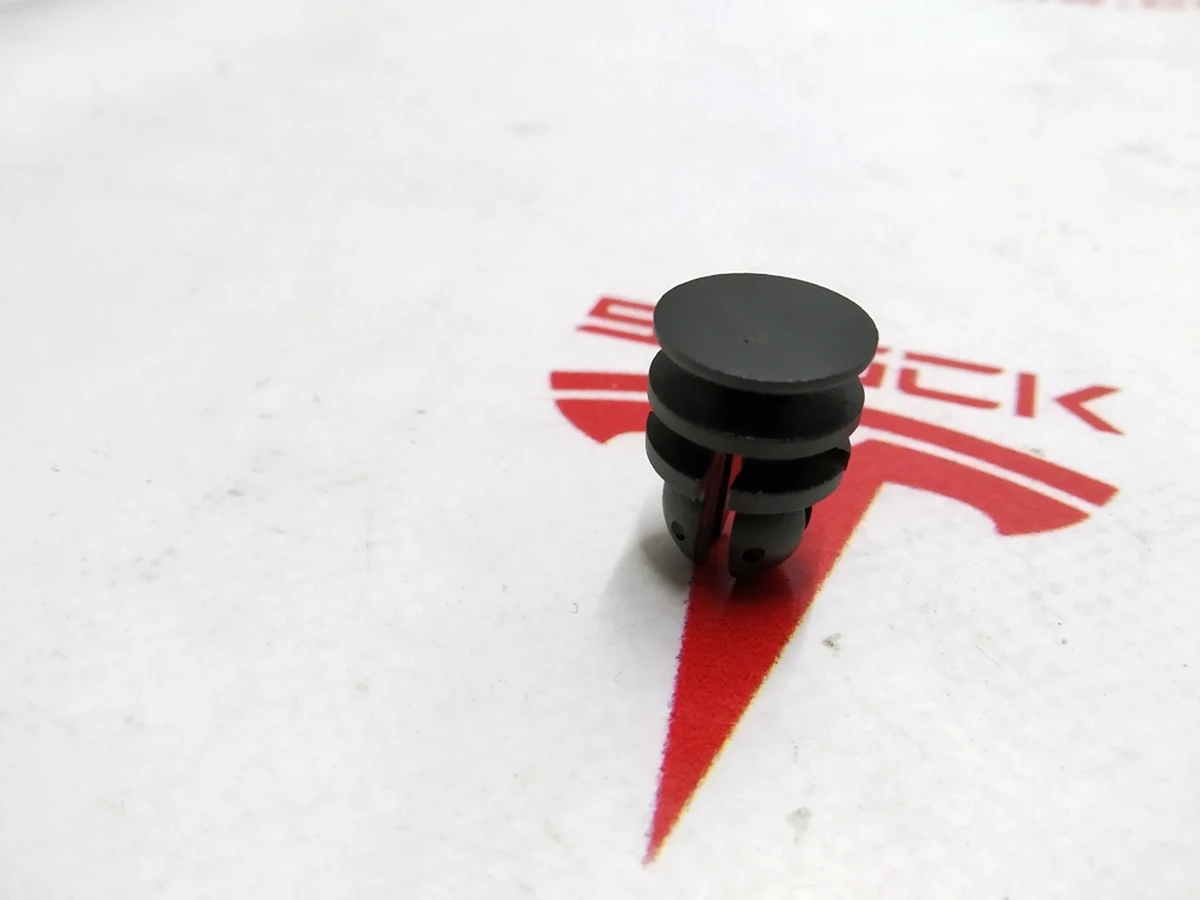 22 Кліпса кріплення підкапотного пластику 8X2.5 Tesla Model S REST, Model X 1038222-00-A