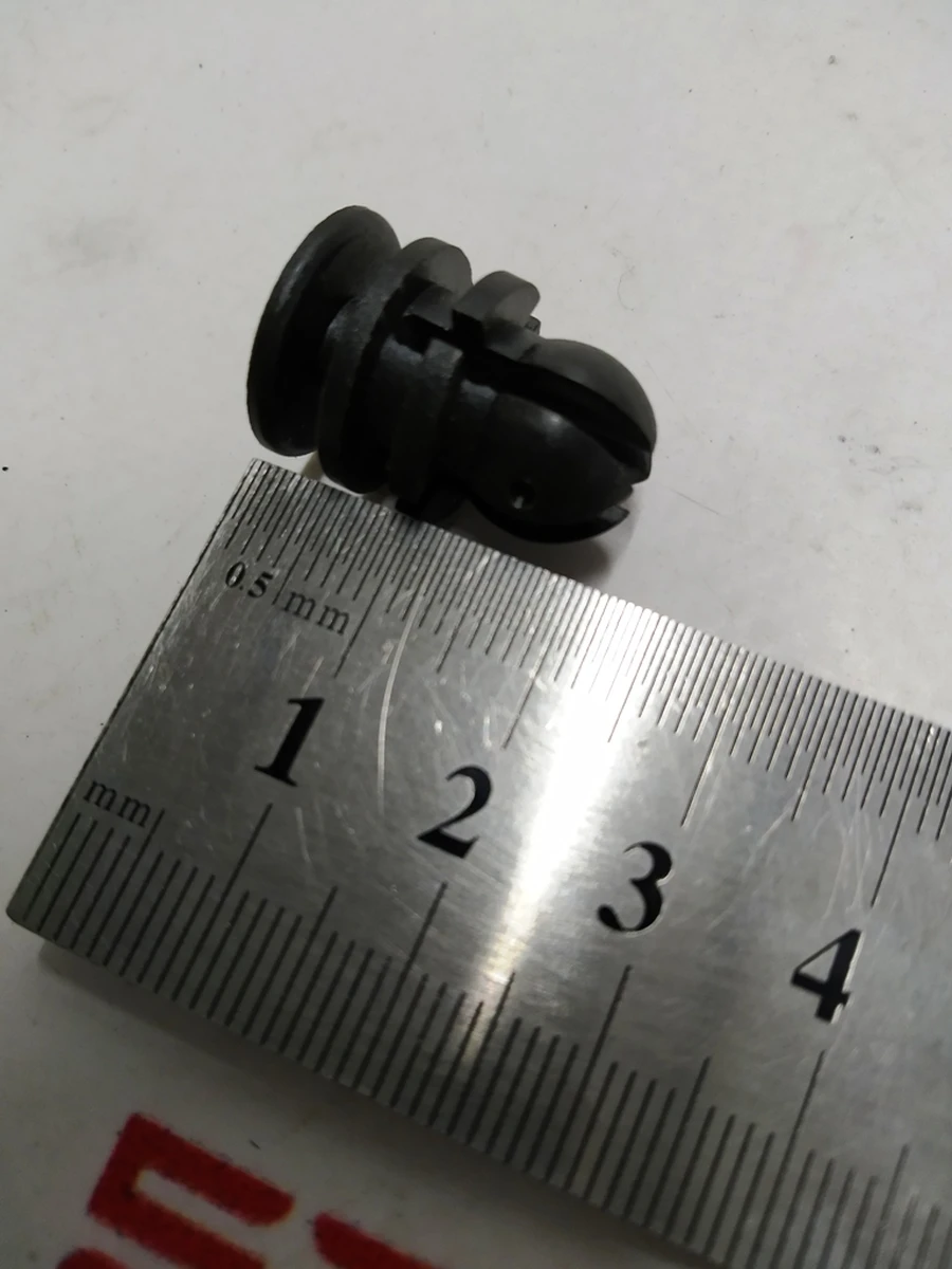 22 Кліпса кріплення підкапотного пластику 8X2.5 Tesla Model S REST, Model X 1038222-00-A