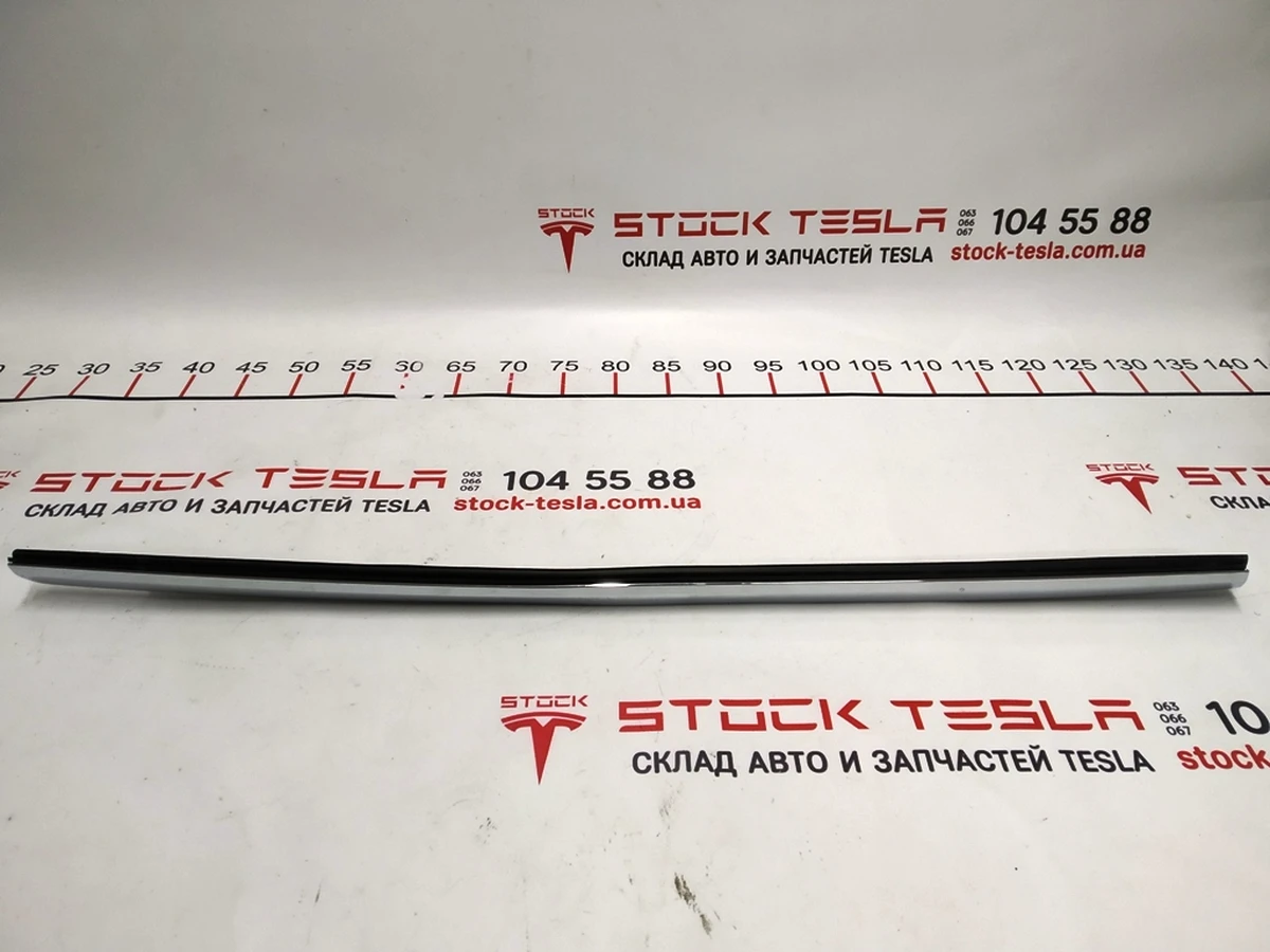 3 Молдинг наружный двери передней правой хром (с повреждением) Tesla model S, model S REST 1038394-00-A