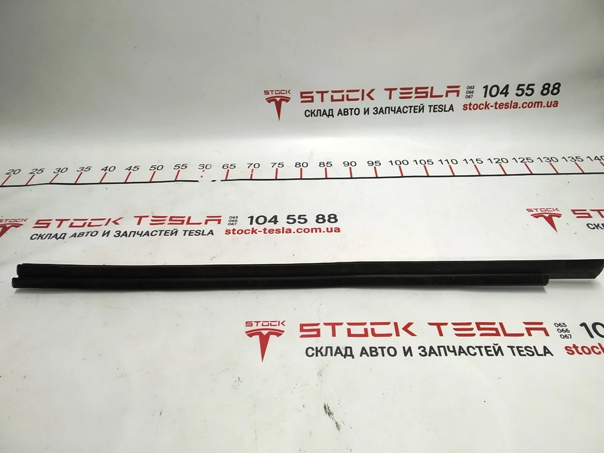 3 Молдинг наружный двери передней правой хром (с повреждением) Tesla model S, model S REST 1038394-00-A
