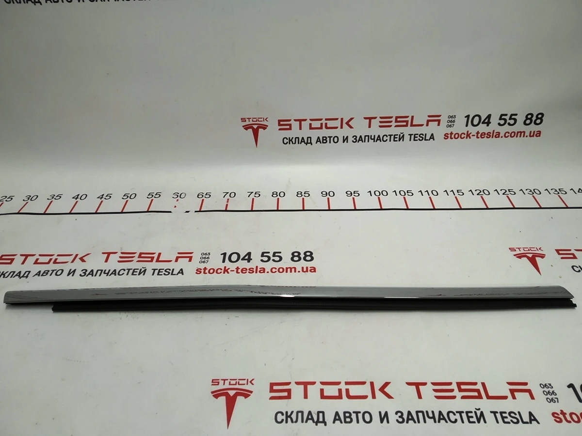 3 Молдинг наружный двери передней правой хром (с повреждением) Tesla model S, model S REST 1038394-00-A