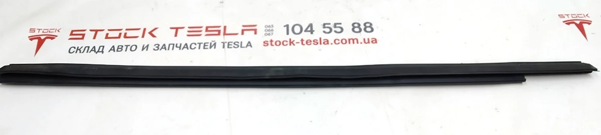4 Молдинг зовнішній двері задньої лівої хром (тільки ущільнювач, без хрому) Tesla model S