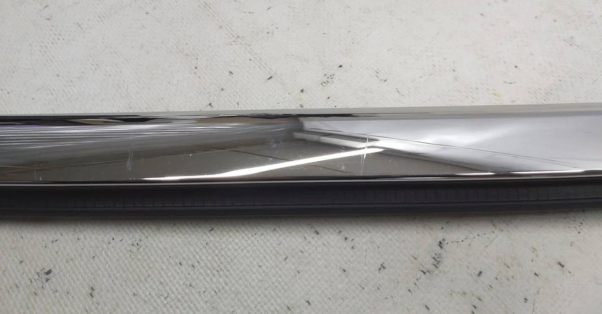 4 Молдинг зовнішній двері задньої лівої хром із пошкодженням Tesla model S, model S REST 1038395-80-A