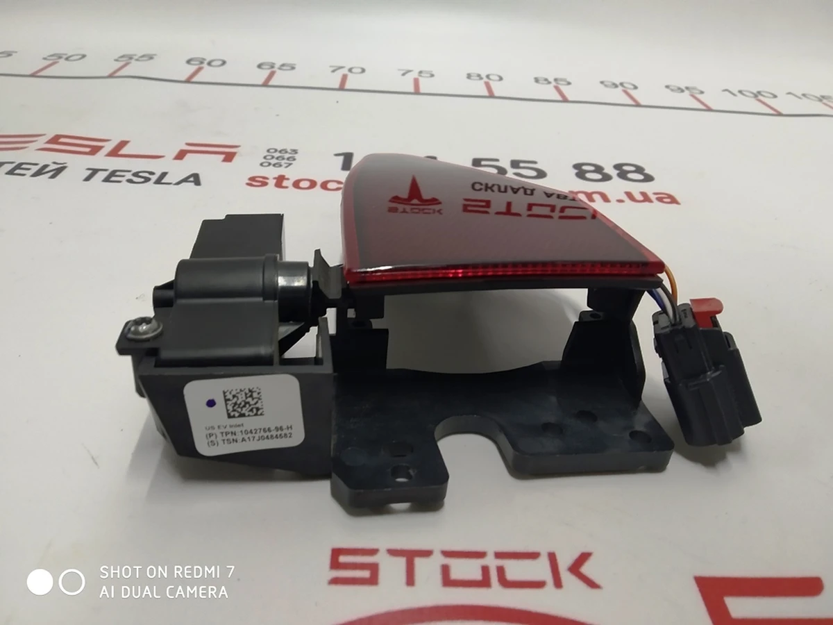 10 Люк порту зарядки з електроприводом у зборі Tesla model X S REST 1038548-00-I
