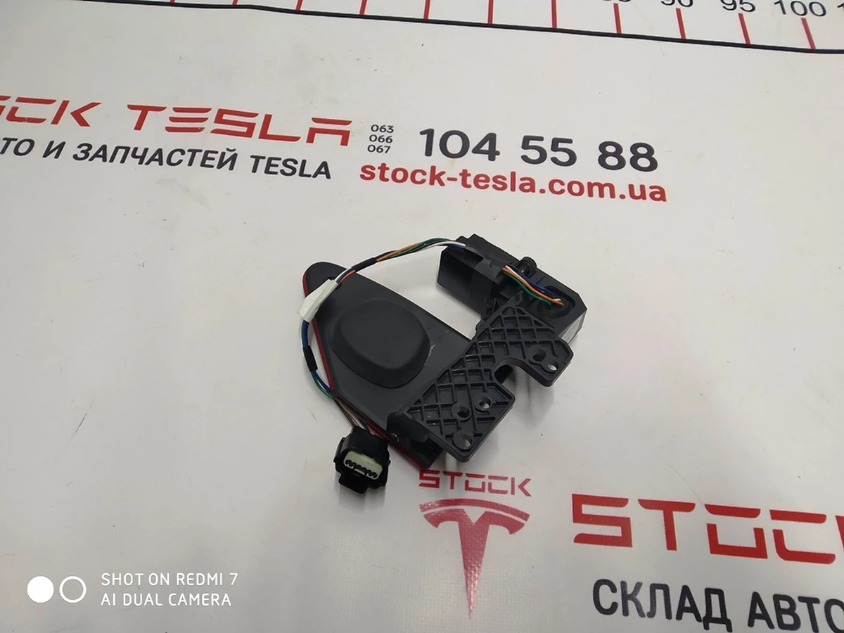 10 Люк порту зарядки з електроприводом у зборі Tesla model X S REST 1038548-00-I