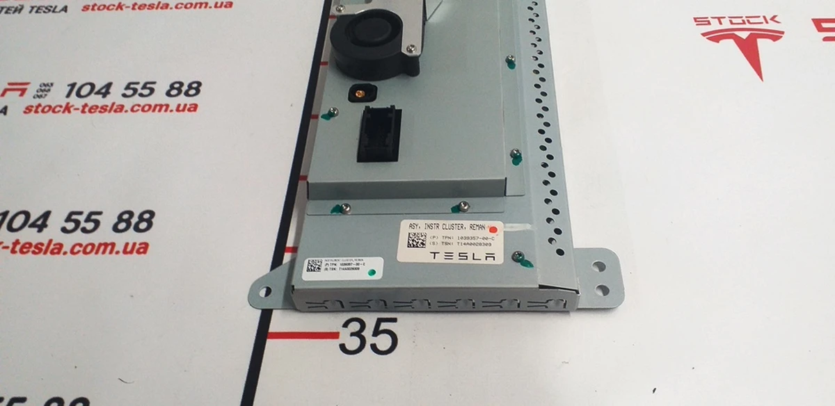 1 Instrument panel auxiliary monitor Tesla model X S REST 1004788-00-H