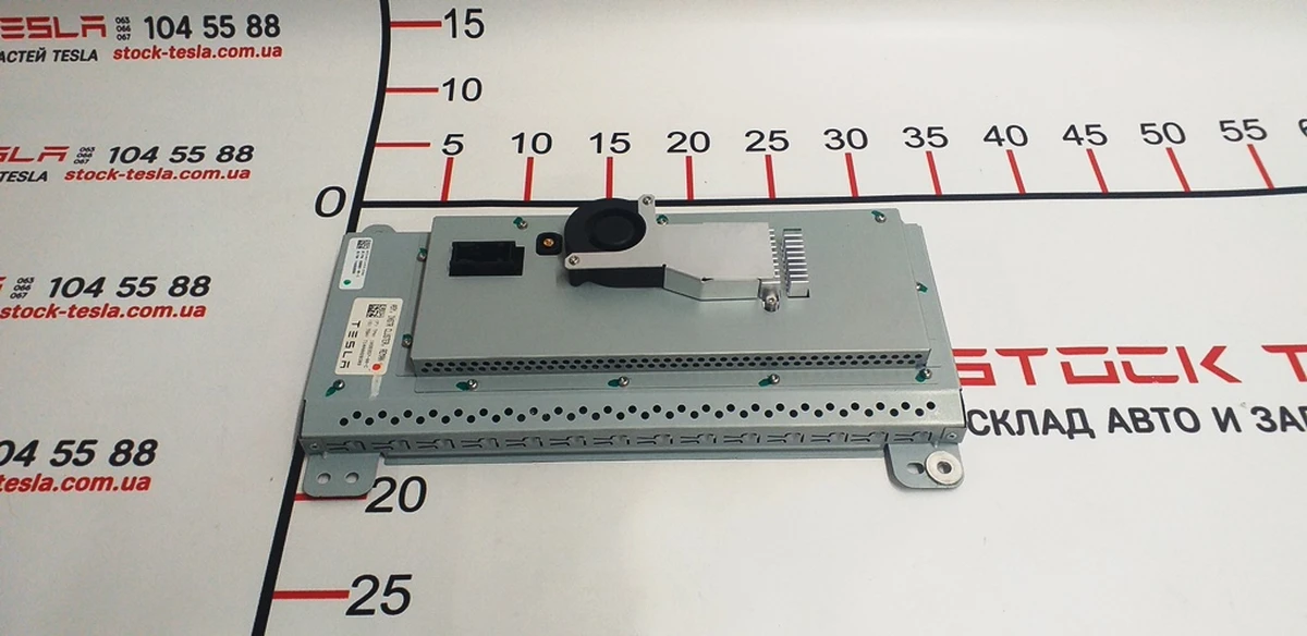 1 Instrument panel auxiliary monitor Tesla model X S REST 1004788-00-H