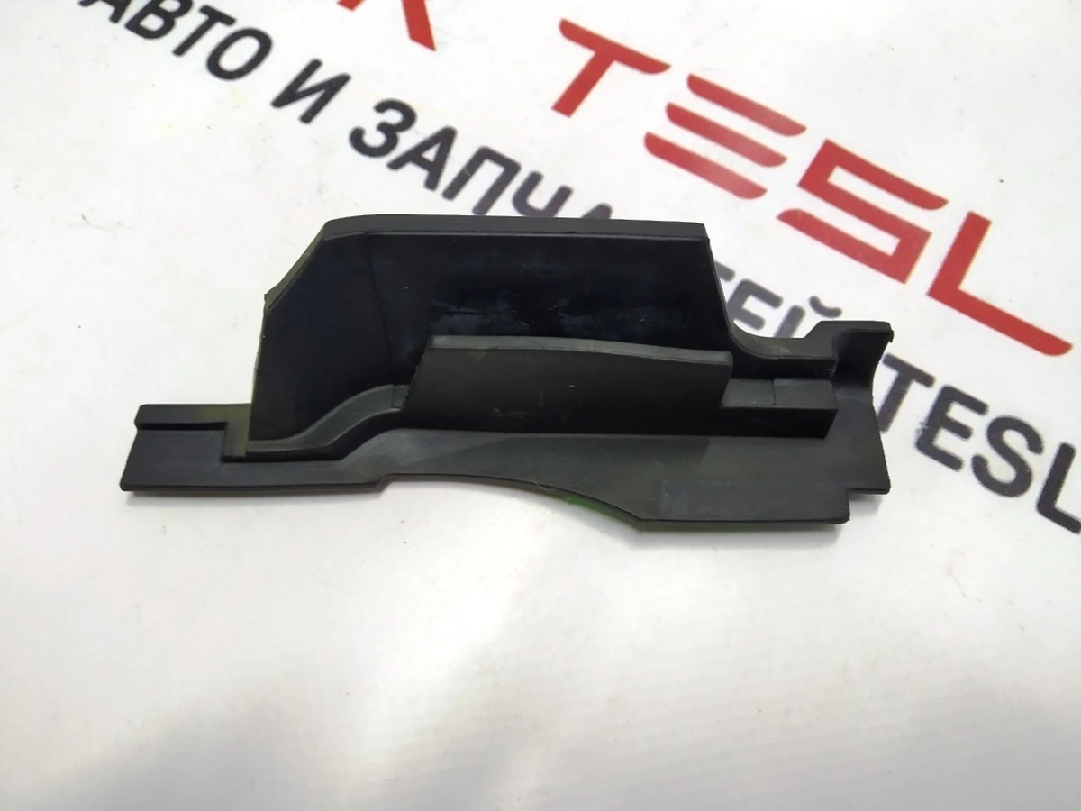 8 Ущільнювальна гумка дверна ліва Tesla model S, model S REST 1039364-00-A