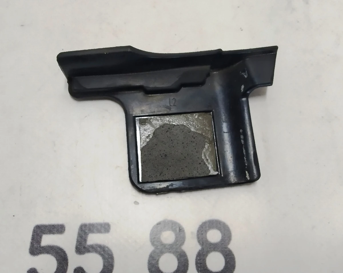 8 Ущільнювальна гумка дверна ліва Tesla model S, model S REST 1039364-00-A