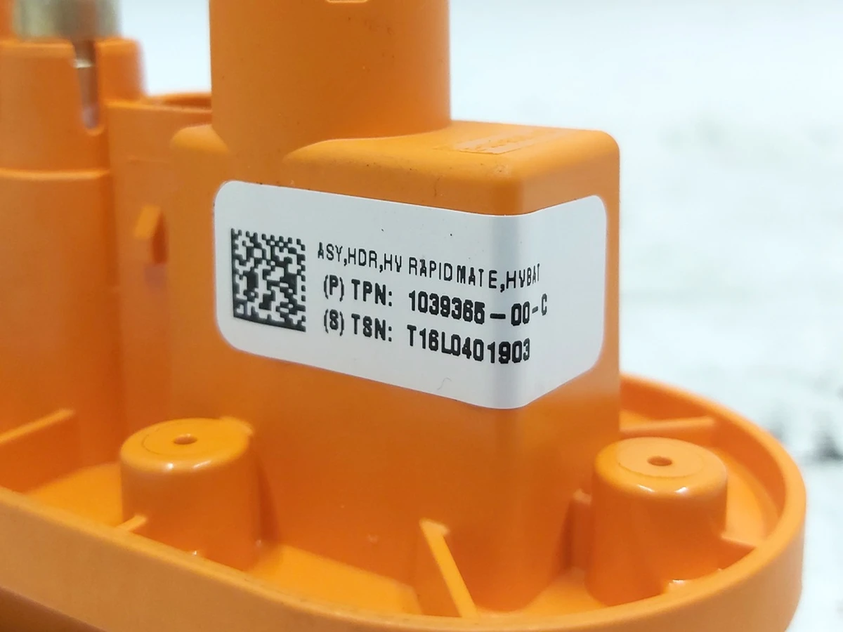 Высоковольтный разъем основоной батареи Tesla model S REST 1099863-00-A