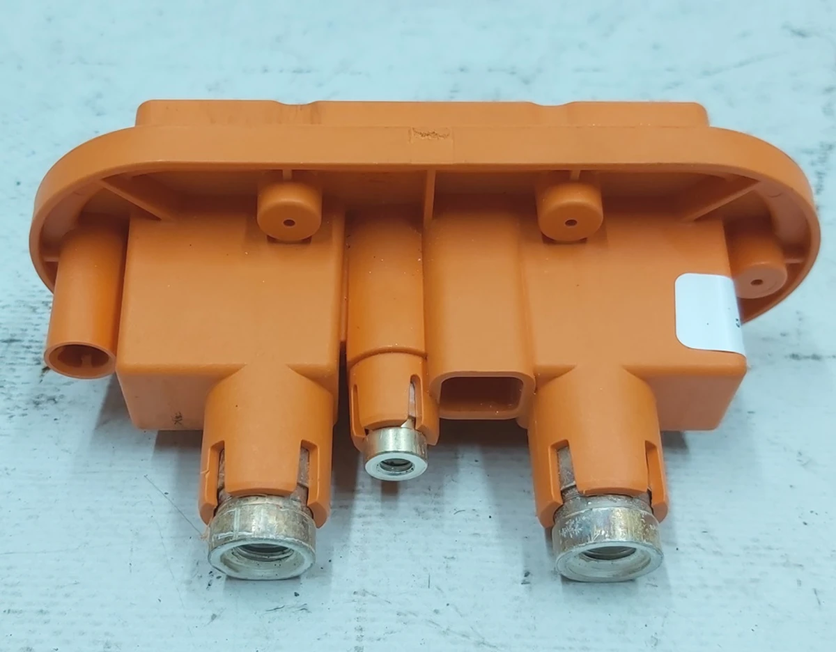 Високовольтний роз'єм основної батареї зі слідами окиснення Tesla model S REST 1099863-00-A