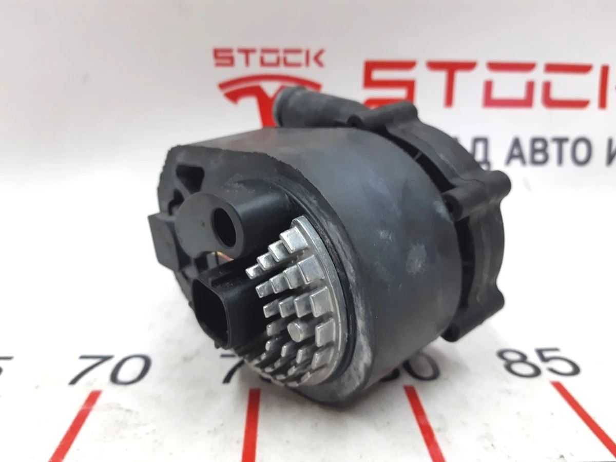 24 Насос охолоджувальної рідини Tesla model S, S REST 1067473-00-H