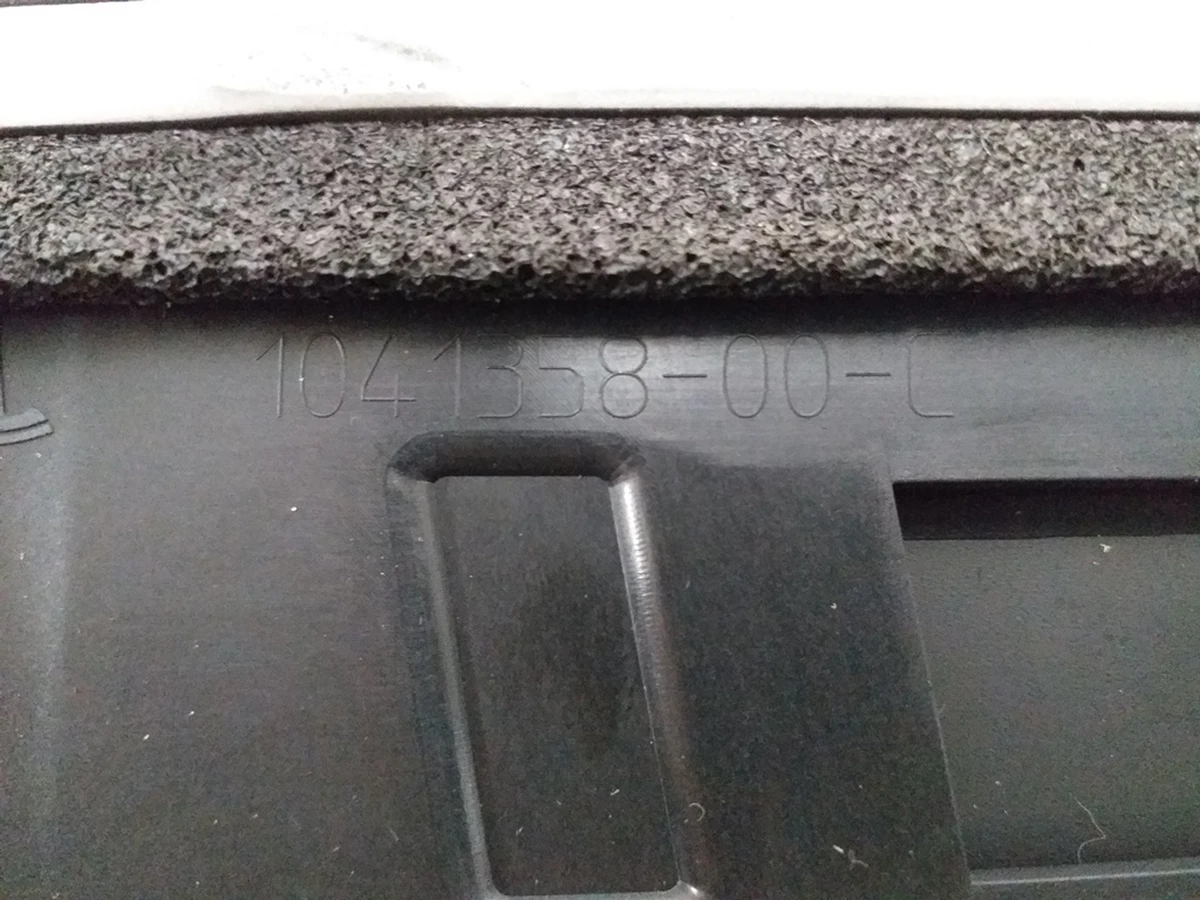 15 Накладка наружная декоративная (стекло) двери задней правой Tesla Model X 1095001-00-B