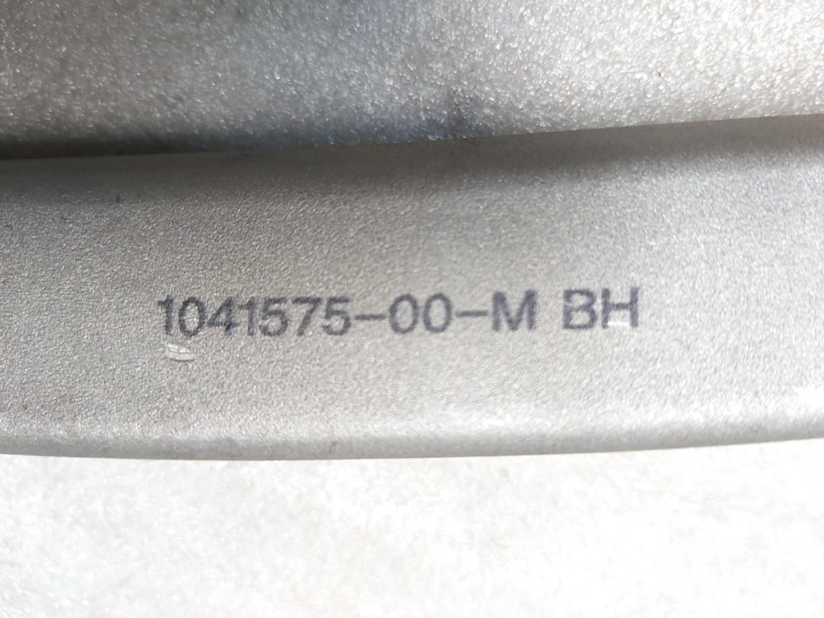 5 Рычаг нижний продольный правый нового образца (банан) Tesla model S, model S REST, model X 1041575-00-B