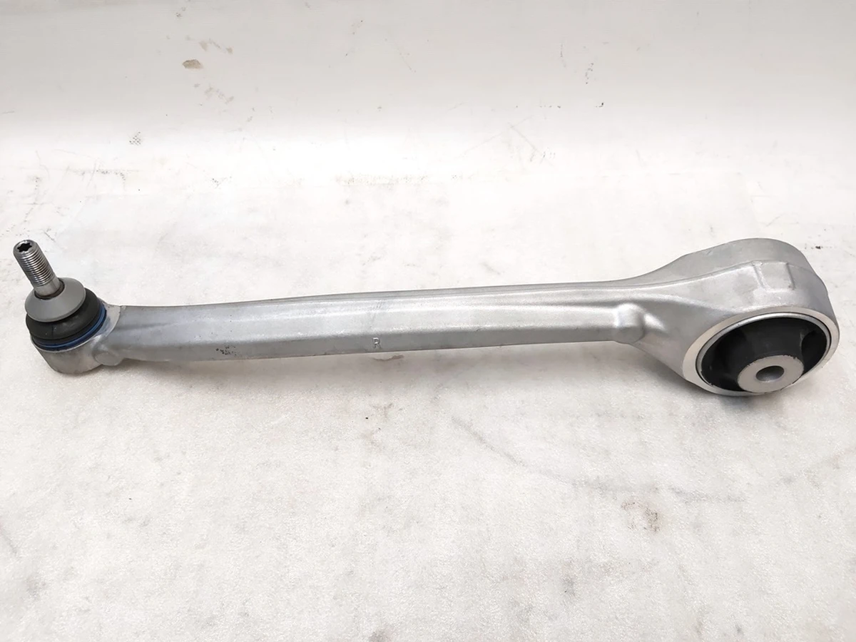 5 Рычаг нижний продольный правый нового образца (банан) Tesla model S, model S REST, model X 1041575-00-B