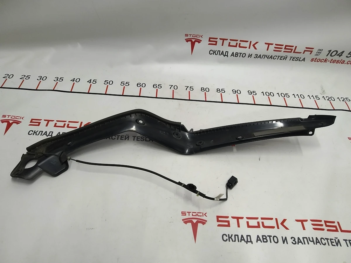 2 RWK, PINCH SENSOR CARRIER REAR DOOR RH, LWR RR Tesla model X 1041595-00-F