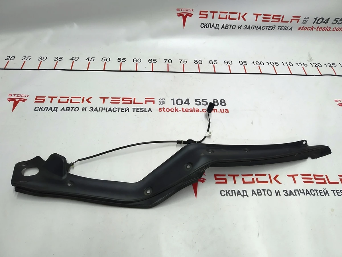 2 Панель с датчиком закрытия задней правой двери задняя Tesla model X 1041595-00-F