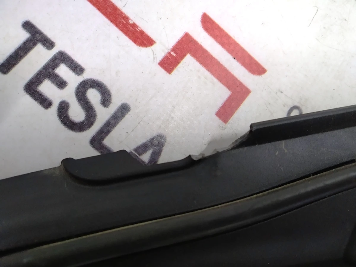 2 Panel with rear right door closing sensor rear (damaged) Tesla model X 1041595-00-F